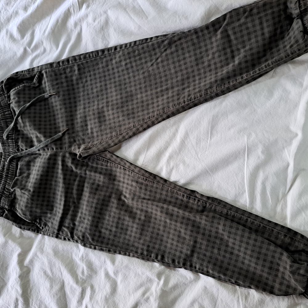 Black Ankle Cropped Pants with Tapered Leg